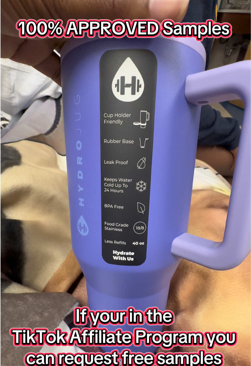 Don’t walk Runnnnnnnnnnnnn 1000/10 highly recommend 🤌🏾.  Comment what color you getting sis .. good for Gifts 🎁 and Outdoor Activities  @HYDROJUG #hydrojug #tiktok #tiktokshop 