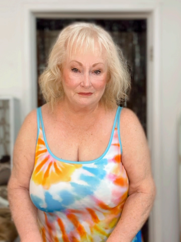 Could you open it for me?🍾 #happymonday #grandma #over60 #blondegranny #silverfox 