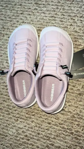 THESE. ARE. SO. CUTE! I love Hobibear barefoot shoes and this color is so pretty #barefootshoes #hobibear #shoesforwomen #shoesforkids #shoesforschool 