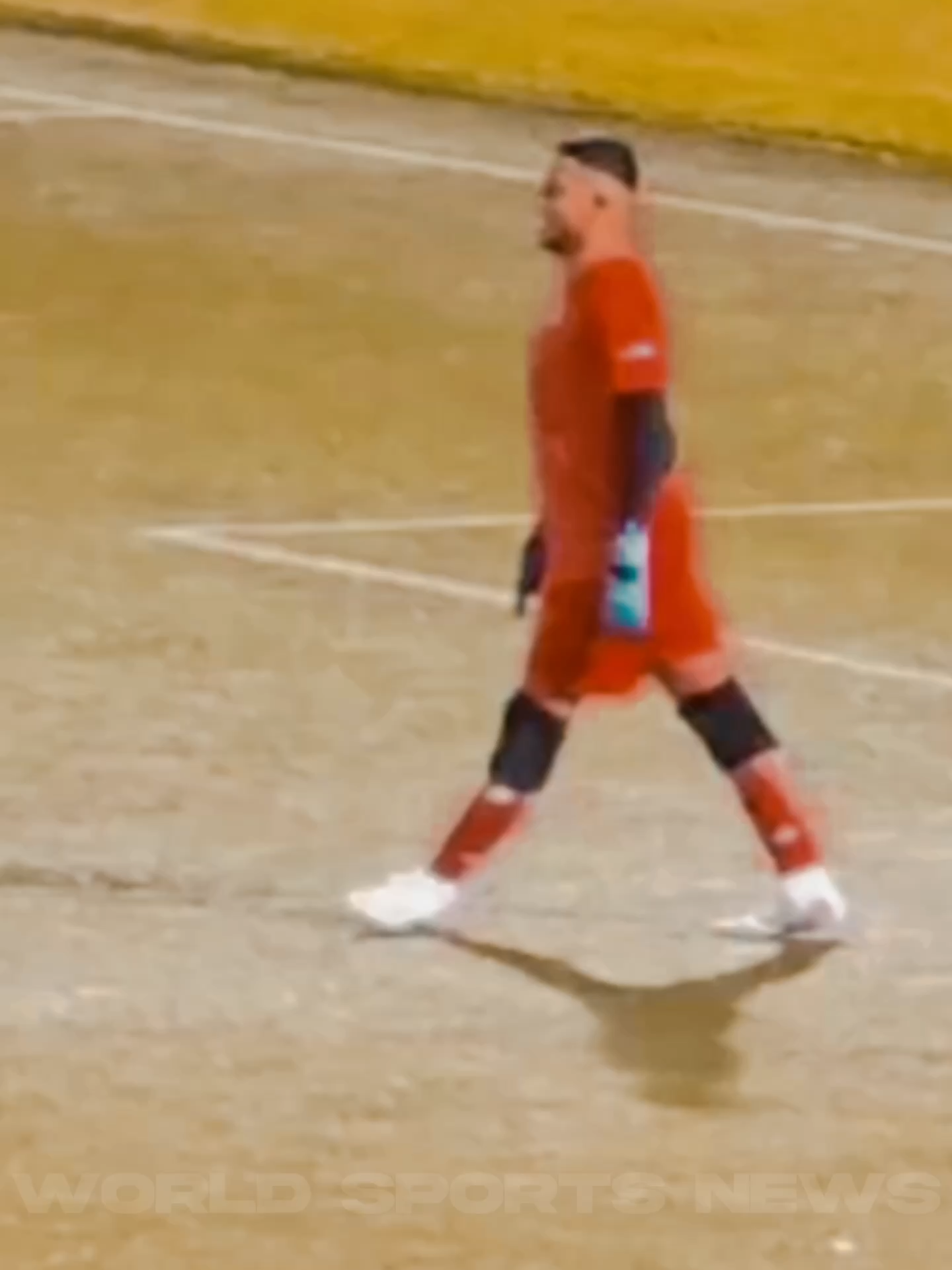 The Dancing Goalkeeper💃 🖥🇳🇮 В сети набирает популярность ролик с вратарём из Никарагуа Габриэлем Урбиной. Он удивил пользователей своим необычным стилем: после сейвов эффектно встаёт и передвигается по полю будто на подиуме.   Поклонники шутят, что Урбина вдохновляется Шейннис Паласиос — моделью из Никарагуа, ставшей «Мисс Вселенная – 2023» 💃   World Sports News | WSN ⬇️Ссылка на тг-канал в описании профиля⬇️ #Football #Dance #Fun #Goalkeeper #nicaragua #GabrielUrbina #Футбол #Танцы #Приколы #Африка