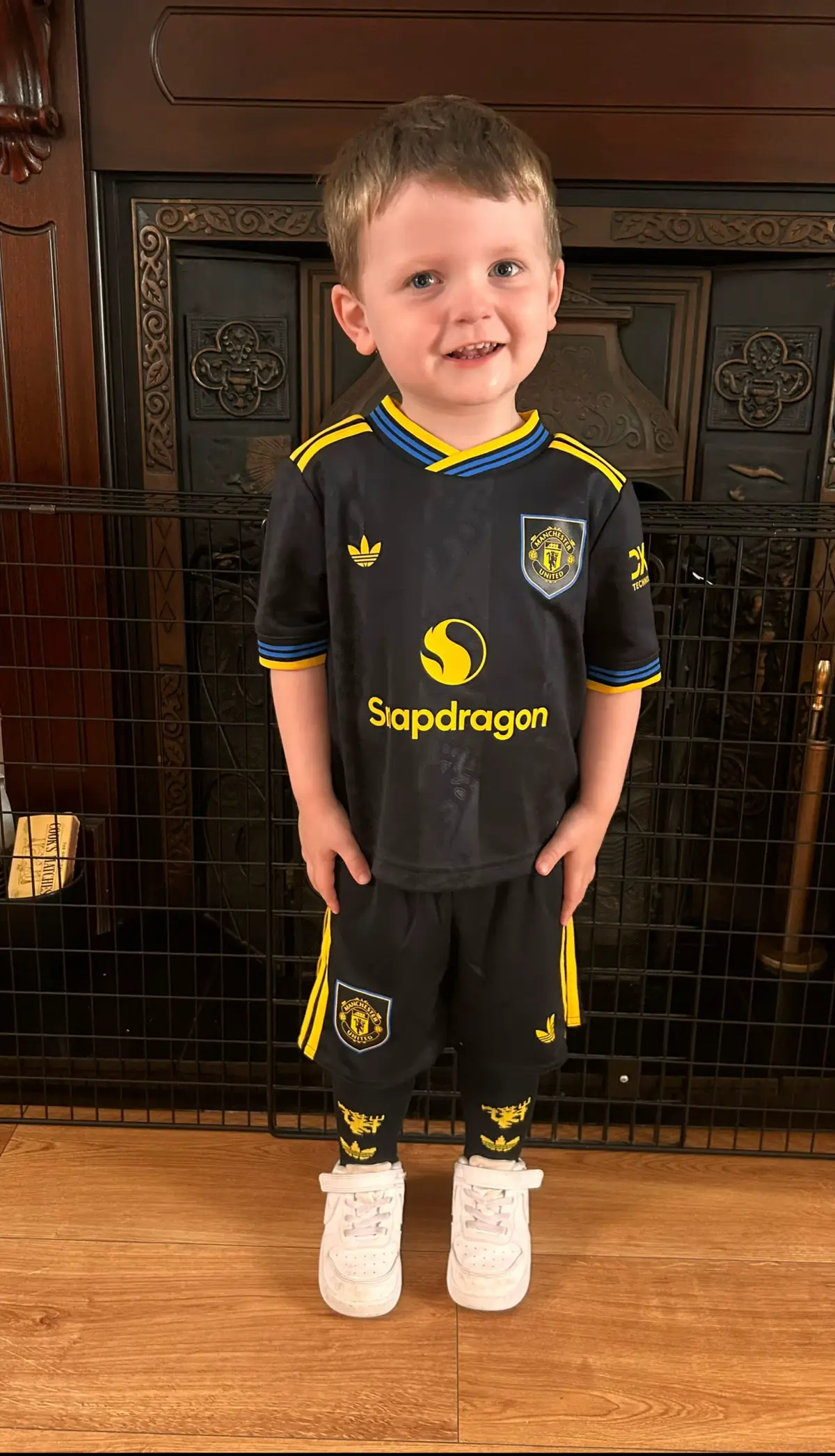 United away 🇾🇪🖤💛