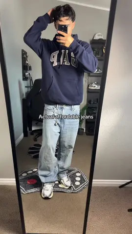 Baggy jeans that are not expensive #baggyjeans #baggypants #baggyclothes #streetwear #outfitinspo 