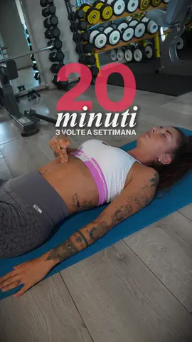🔥 Addominali scolpiti in poco tempo? Si può fare. ⌚️Con un allenamento da 20 minuti, 3 volte a settimana, puoi costruire muscoli addominali forti e definiti.  Niente ore infinite in palestra: costanza e gli esercizi giusti fanno la differenza. Nel video ti mostro una routine completa: - Coinvolge tutto il core - Richiede solo 20 minuti - Puoi farla ovunque 📌 Salva il video e inizia oggi il tuo percorso verso addominali più forti e visibili.
