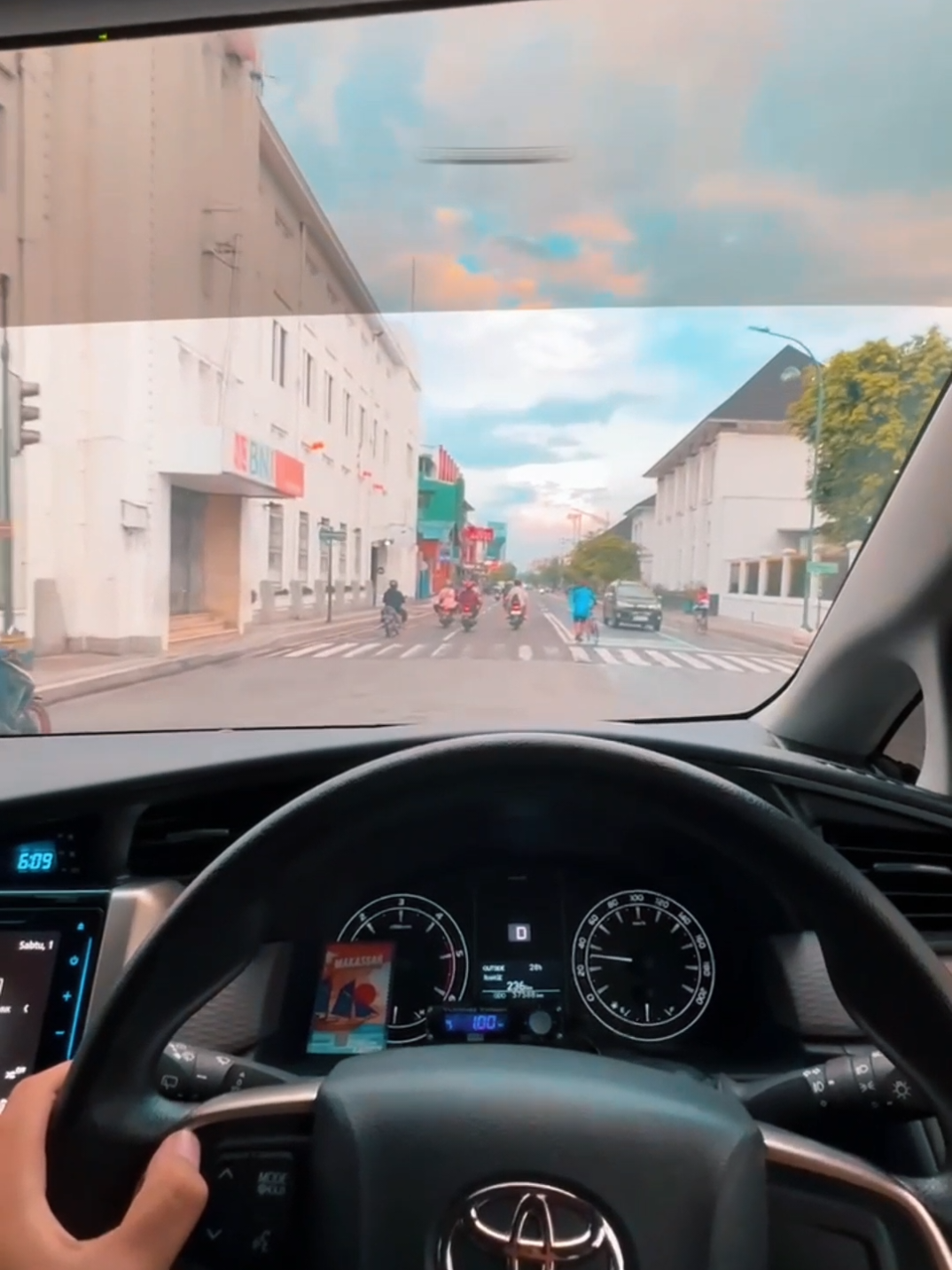 beh..beh😫 #sewamobiljogja #rentalmobiljogja #innovareborn #yogyakarta #cahayawibowotransport 