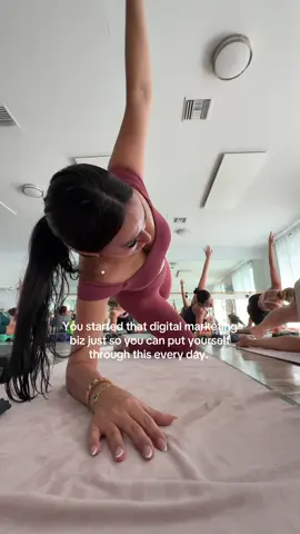 This is what I call making passive income and having time freedom to do as you please, even if it means to put yourself through a daily hot Pilates class 😅🫶🏻 DM me: INFO to learn more on what I do or click the link in bio for all the details ✨
