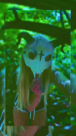 #lilred #selfielight #evilgoods #spookyszn 