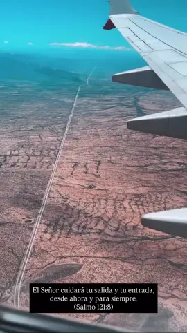 Hoy quiero recordarte que no caminas sol@. Cada paso que das, cada decisión, cada inicio y cada cierre… Dios está contigo. 💫 Tu vida está guardada bajo Su luz y protección eterna. Confía. Respira. Avanza. 🌟 #DiosEsFiel #ConfíaEnDios #VersículoDelDía #Salmo121 #DiosContigo