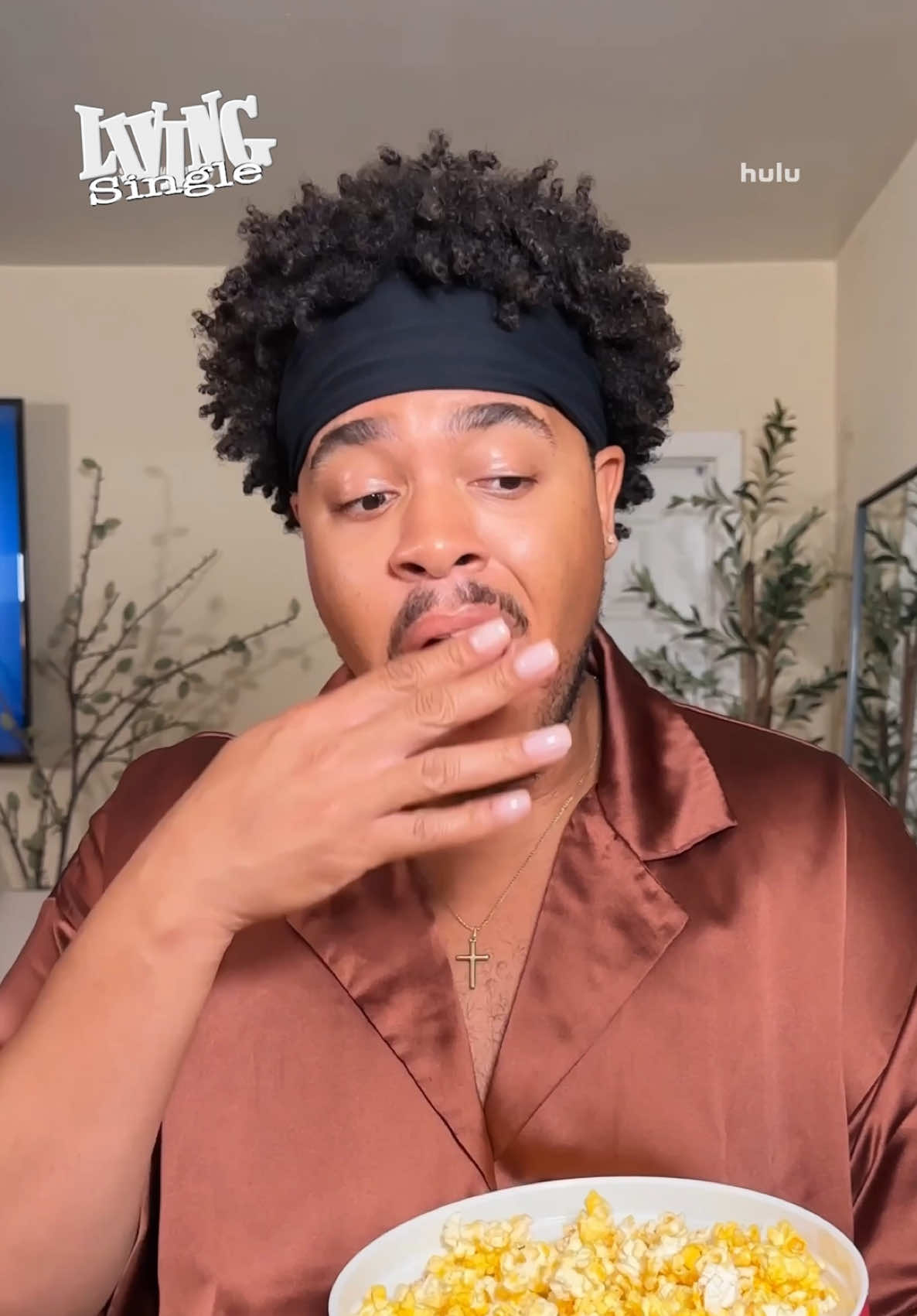 My homegirls standing to my left and to my right! Living Single is now streaming on @hulu and I’m getting my entire life rewatching #HuluPartner #ad