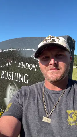 To anyone who has ever lost a love one #family#loveone#dad #zachrushing1b1#zachrushingofficial #foryoupage #fyp #comdey #bbboutdoors #viral #solo #dating #single #fyp #foryou #foryoupage #fyp:/ #tiktok #storytime #tiktok #viral