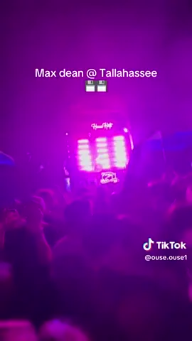 Crowd was hypeee for @Max Dean this past weekend at Potbellys with House Hats. Love to see it! 