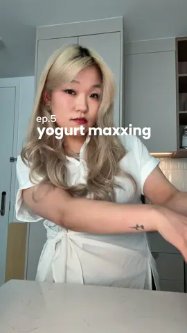 yogurt maxxing ep. 5 🍦 I’m a proud big back 😌 recipe: 	•	whole milk yogurt (or any full fat) @Icelandic Provisions  	•	2 tsp of ceremonial grade matcha (I used @drinkgishiki ) and 1/8 cup of water whisked 	•	stir 1/2 yogurt container with the matcha concentrate 	•	put the yogurt into the strainer, press, close and leave in fridge for at least 12 hours (preferably 24 hours) what flavor should I make next?! 👀 . . . . . #yogurtmaxxing #food #yogurt #thickyogurt #dryyogurt 
