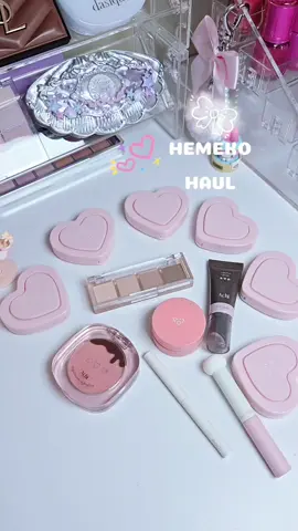 asmr hemeko unboxing  @HEMEKO  @AOU Cosmetics  @a.chicosmetics  #makeup #kbeauty #unboxing #blushes #lipgloss 