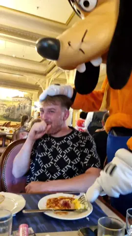 naughy goofy 🤭 #disneyland  #characterbreakfast #disney  #goofy #fyp 
