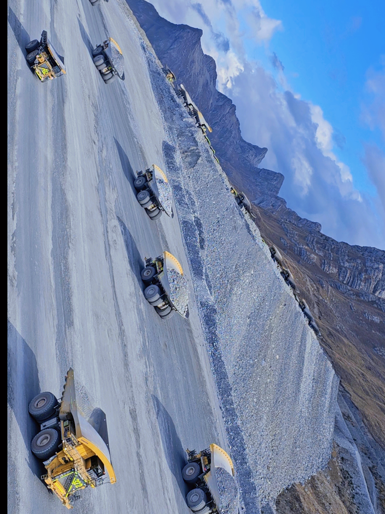 #botadero #tajoabierto #camioneros #antamina  #camiones 