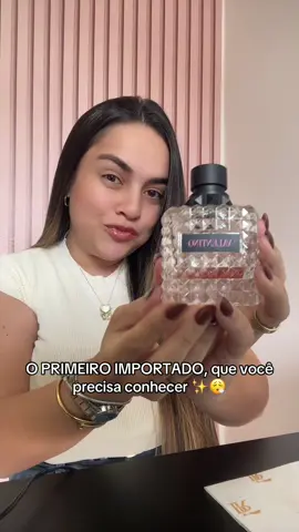 VALENTINO BORN IN ROMA  5ml 99,90  100ml 997,00  As notas de topo são: Groselha Preta, Pimenta Rosa e Bergamota. As notas de coração são: Jasmim, Jasmim Sambac e Chá de Jasmim. As notas de fundo são: Baunilha de Bourbon, Cashmeran e Madeira Guaiac. Enviamos para todo o Brasil 🇧🇷  prperfumes.com.br 
