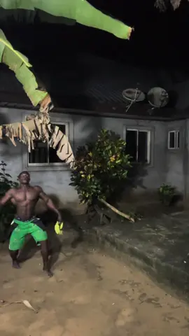 Dominant. Hundred men vs one sliver back gorilla 🦍 