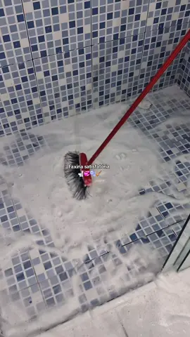 faxina no banheiro 💞🧹🫧🤗 #limpezasatisfatoria #lavandobanheiro #fy #cleaning #asmrsatisfying 