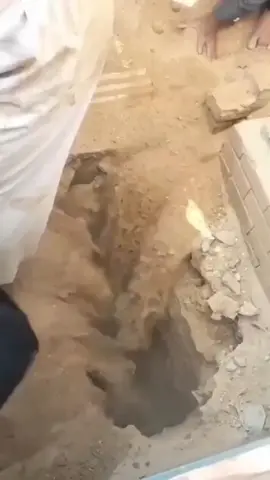 الشيخ الوائلي (قدس سره) يذكرنا بحقيقة يغفل عنها الكثير: أن الدنيا ممر، لا مقر.. والزاد الحقيقي هو العمل الصالح. #الشيخ_الوائلي #موعظة_مؤثرة #الآخرة #الدنيا_فانية #كلام_يوقظ_القلوب 