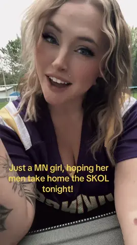 SKOL baby! Hopefully we kick the Bears boot tonight! 🏈💜💛#skol #football #minnesotavikings #vibes #throwback  