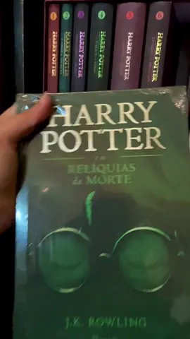 Gente acabouuuu!!!!! 😭😭😭😭😭😭❤️‍🩹 Cheguei no último dá série. Nem acredito #harrypotter #leitura #livro #fyp #foryoupage 