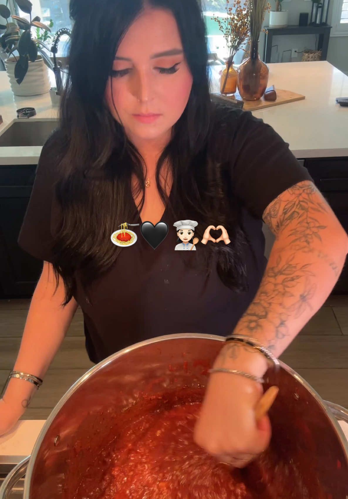 SPAGHETTI FOR EVERYONE 🍝👩🏻‍🍳 #sahm #familyrecipe #momtok #cookwithme #MomsofTikTok 