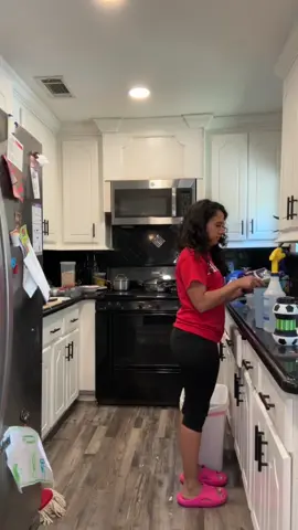 Entre algunas de las diferencias entre la mucama personal y ama de casa es que una de las dos no recibe sueldo 😭😭 😂  #MucamaPersonal #DiaEnMiVida #VidaReal #TrabajoDuro #VidaDeMucama      