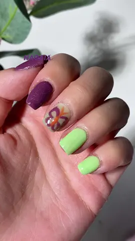 Ever thought to have a butterfly design with your powder & liquid nails 💅✨ check out your base art liquid create what ever french vibe or a print design 💕🙋‍♀️#dippowder #diynails #nailsinspo #fallnailinspo #fallnailinspo 