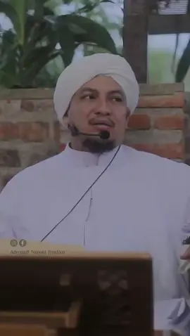 orang yg kita lihat bodoh ternyata kita lebih bodoh dari nya.. orang yg kita lihat baik ternyata kita merasa paling baik dari nya.. kita hanya sama