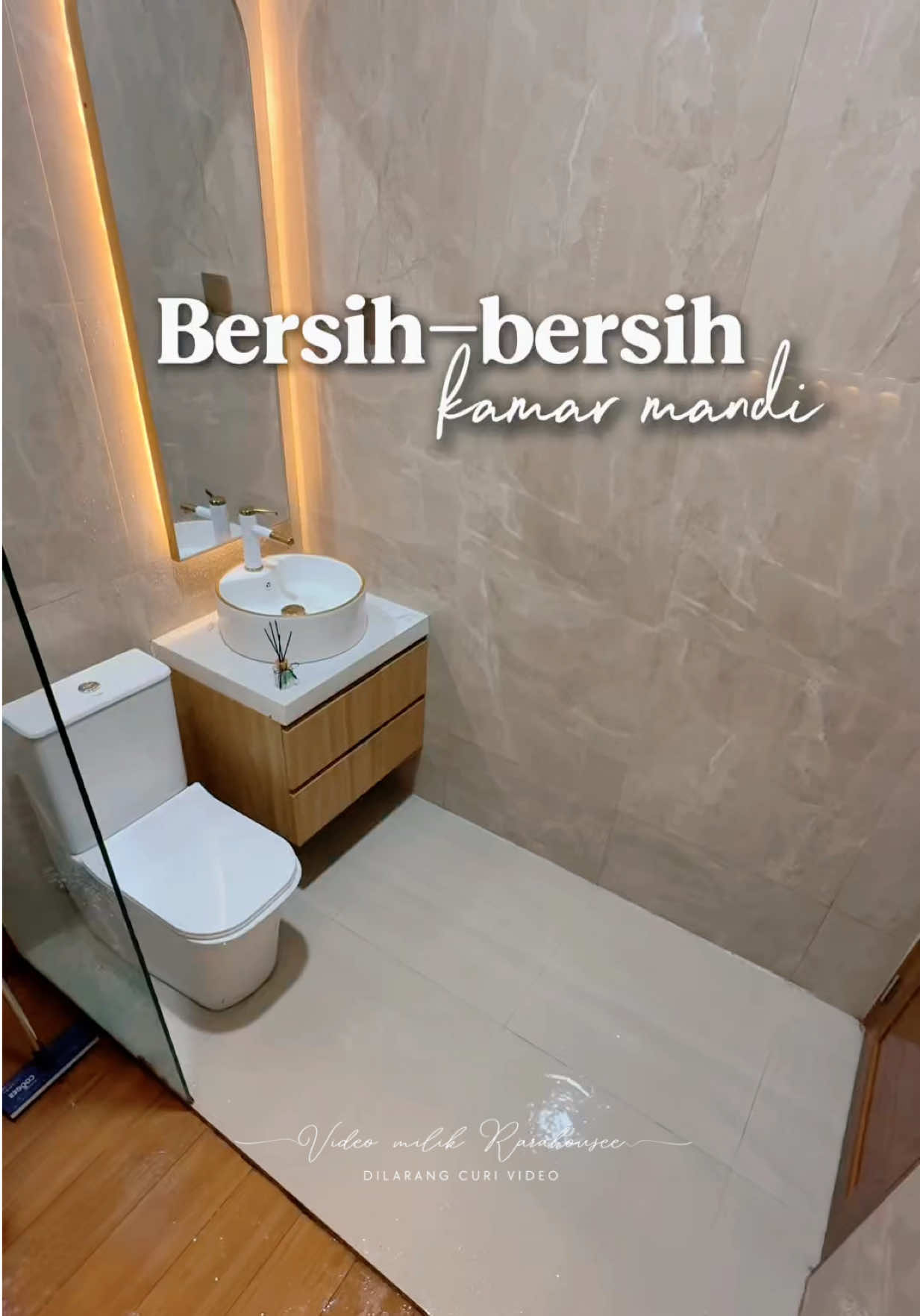 Bersih-bersih kamar mandi jadi lebih satset #rumahidaman #rumahminimalis #rumahimpian #fyp #kamarmandiaesthetic 