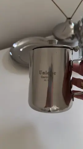 🛍️ Bule Leiteira Leite Café Aço Inoxidável Com Tampa Barista Profissional 750ml  📌 Comente QUERO que te envio o link  #leiteira  #buledecafe  #bule  #praticidadenacozinha  #gadget 