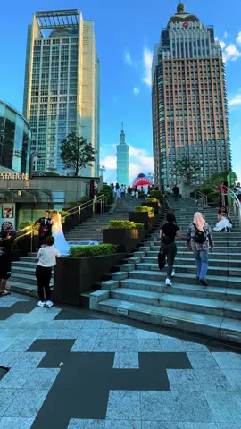 Taipei city hall 5 sore…Kalau suka sama vidionya ambil aja,,,(jalan-jalan bareng kang foto di fotoin dan di buatin vidio #PGL_BTP #taipeicityhall_101🥰 #masukberandafyp #fypシ゚viral🖤tiktok 