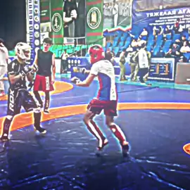 Бои без правил — неверное название смешанных боевых единоборств (MMA) (от англ. mixed martial arts). Это вид спорта, который сочетает элементы различных единоборств: бокс, кикбоксинг, борьбу, джиу-джитсу и другие.  ru.wikipedia.org* ru.ruwiki.ru sportmail.ru sports.ru gogym.fit Основное отличие боёв ММА — сочетание ударной техники и борьбы как в стойке (клинч), так и на полу (партер). Бойцы могут наносить удары руками, ногами, коленями и локтями, а также проводить броски, тейкдауны, болевые и удушающие приёмы.  ru.wikipedia.org* sports.ru GTA V: Machinima - UFC NO MAZE BANK!!! - YouTube История Истоки современного MMA можно проследить до начала XX века, когда в разных странах проводились соревнования, сочетающие различные боевые стили. Например, в Японии проходили состязания между мастерами дзюдо и других боевых искусств, а в Бразилии семья Грейси начала разрабатывать то, что позже станет бразильским джиу-джитсу.  labspektr.ru Первый турнир Ultimate Fighting Championship (UFC) состоялся в 1993 году в Денвере (Колорадо) — изначально это был турнир с минимальными правилами, призванный определить, какой боевой стиль наиболее эффективен в реальном бою.  labspektr.ru Бои без правил — неверное название смешанных боевых единоборств (MMA) (от англ. mixed martial arts). Это вид спорта, который сочетает элементы различных единоборств: бокс, кикбоксинг, борьбу, джиу-джитсу и другие.  ru.wikipedia.org* ru.ruwiki.ru sportmail.ru sports.ru gogym.fit Основное отличие боёв ММА — сочетание ударной техники и борьбы как в стойке (клинч), так и на полу (партер). Бойцы могут наносить удары руками, ногами, коленями и локтями, а также проводить броски, тейкдауны, болевые и удушающие приёмы.  ru.wikipedia.org* sports.ru GTA V: Machinima - UFC NO MAZE BANK!!! - YouTube История Истоки современного MMA можно проследить до начала XX века, когда в разных странах проводились соревнования, сочетающие различные боевые стили. Например, в Японии проходили состязания между мастерами дзюдо и других боевых искусств, а в Бразилии семья Грейси начала разрабатывать то, что позже станет бразильским джиу-джитсу.  labspektr.ru Первый турнир Ultimate Fighting Championship (UFC) состоялся в 1993 году в Денвере (Колорадо) — изначально это был турнир с минимальными правилами, призванный определить, какой боевой стиль наиболее эффективен в реальном бою.  labspektr.ru Бои без правил — неверное название смешанных боевых единоборств (MMA) (от англ. mixed martial arts). Это вид спорта, который сочетает элементы различных единоборств: бокс, кикбоксинг, борьбу, джиу-джитсу и другие.  ru.wikipedia.org* ru.ruwiki.ru sportmail.ru sports.ru gogym.fit Основное отличие боёв ММА — сочетание ударной техники и борьбы как в стойке (клинч), так и на полу (партер). Бойцы могут наносить удары руками, ногами, коленями и локтями, а также проводить броски, тейкдауны, болевые и удушающие приёмы.  ru.wikipedia.org* sports.ru GTA V: Machinima - UFC NO MAZE BANK!!! - YouTube История Истоки современного MMA можно проследить до начала XX века, когда в разных странах проводились соревнования, сочетающие различные боевые стили. Например, в Японии проходили состязания между мастерами дзюдо и других боевых искусств, а в Бразилии семья Грейси начала разрабатывать то, что позже станет бразильским джиу-джитсу.  labspektr.ru Первый турнир Ultimate Fighting Championship (UFC) состоялся в 1993 году в Денвере (Колорадо) — изначально это был турнир с минимальными правилами, призванный определить, какой боевой стиль наиболее эффективен в реальном бою.  labspektr.ru