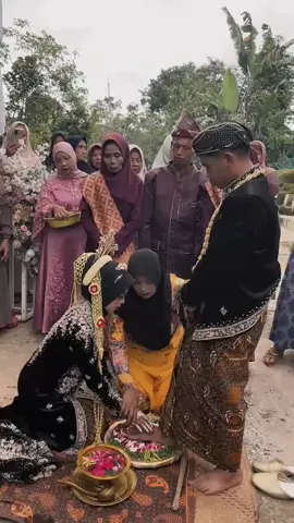 join trend ngidek Endog ora cukup 50jt😌#adatjawa #temumanten #panggihmanten #solohijabputri #fypシ゚ 