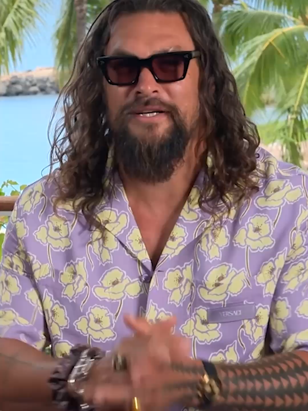 Jason Momoa presenta la historia más poderosa de Hawái en 'Chief of War'  📺🌺 Ve toda la entrevista en nuestro canal de YouTube. #jasonmomoa #Appletv #chiefofwar #chiefofwarseries