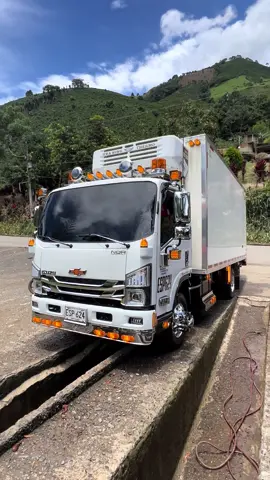 #fyp #nqr #refigeradosconestilo💙🚛💨🍓✌️ #solocharol🇺🇲🤟 #almejorestilocamionero💥🇨🇴🚛💯♥️😎 @NQR - FRR @Herrera 