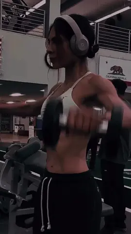 Siempre me había parecido ridícula la gente que se grababa en el gym.. quién es la ridícula ahora 🫣😂😂😂 #deephealthglow #LIVEIncentiveProgram #LIVEwithlowfollowers #PaidPartnership 