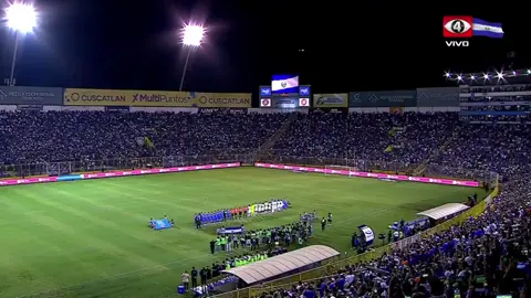 🇸🇻 ¡Retumbó con orgullo el himno más hermoso del planeta! ⚽️ Ante un estadio Cuscatlán a reventar y una afición vestida de azul y blanco, da inicio la emoción del partido. ¡CON TODO, SELECTA! 💙 🎥 Video: Cortesía.  #fyp #foryou #foryoupage #viral #paratiiiiiiiiiiiiiiiiiiiiiiiiiiiiiii 