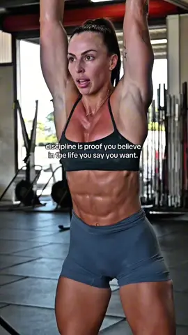 I saw this quote the ther day an absolutely loved it!!  Whether it’s showing up for your workouts, choosing nourishing food, choosing rest when you need it or simply keeping the promises you make to yourself, discipline is what bridges the gap between where you are and where you want to be. Your health and fitness goals aren’t built on motivation alone, they’re built on consistency. Doing the same thing over and over. To some boring but eventually it just becomes routine 🩷  #gymmotivation 