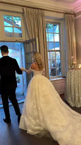 On cloud 9✨ #bride #weddingdress #weddingday #moniquelhuillier #wedding 
