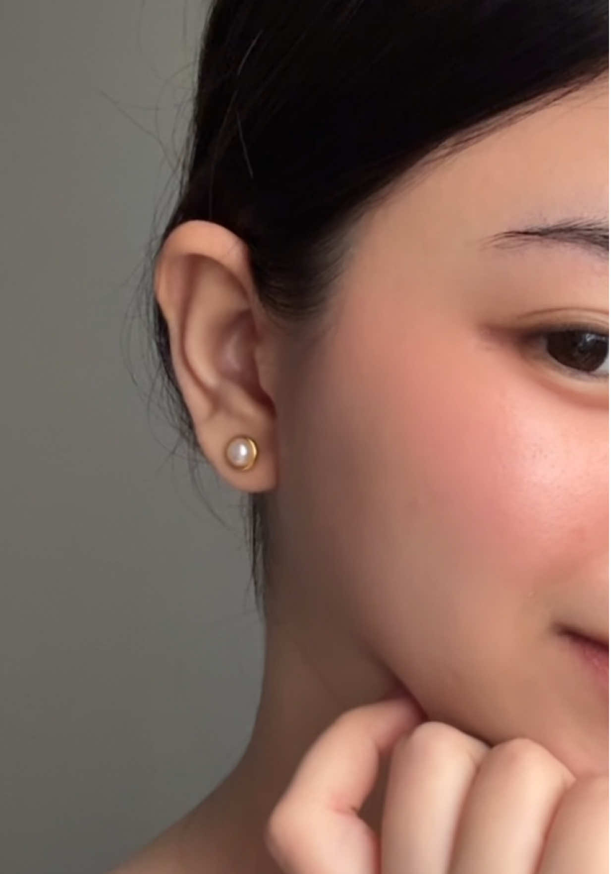 forever a pearl earrings girlie 🤍⏩️ @kernflakess 