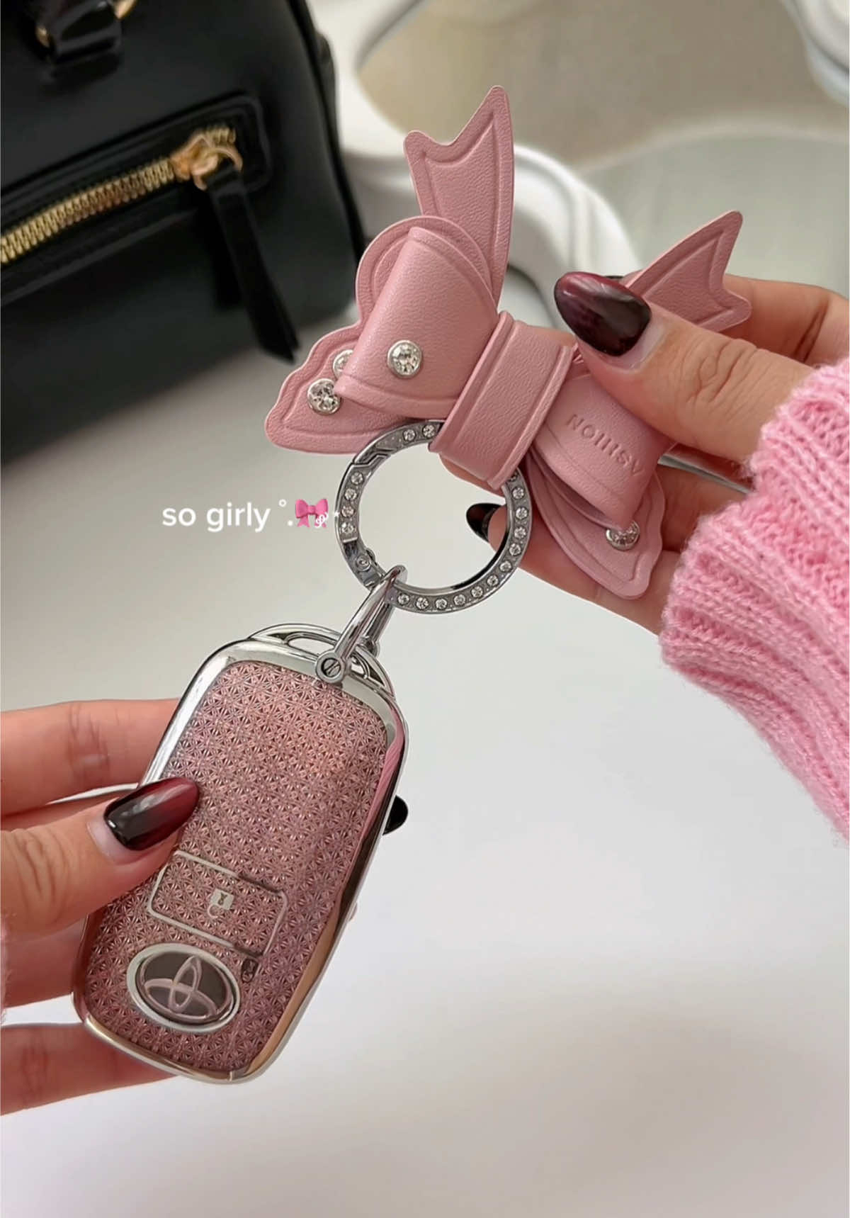 Sobrang cute🥹🌸 #carkeycover #pinkcarkeycover #carkeys #carkeychain #toyotacarkeycover 