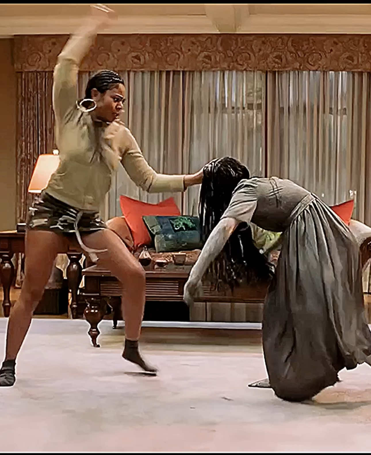 Pode nem ouvir mais Xuxa que ela aí aparece kkkk