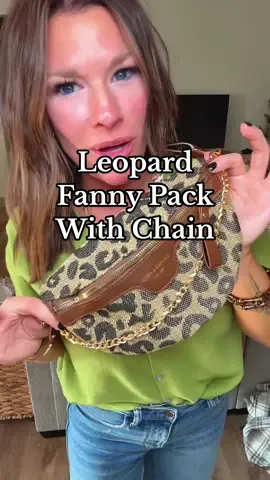 OBSESSED 🤩 AND that price, yeah… doesn’t get better than that! This one is perfect and even works well for a night out!! #purse #fannypack #bag #womensbag #crossbody 