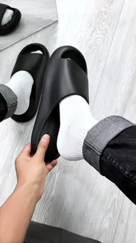 Sandal pose emfukk🤏🏻 #sandalslop #sandalselop #sandalempuk #sandalmurah 