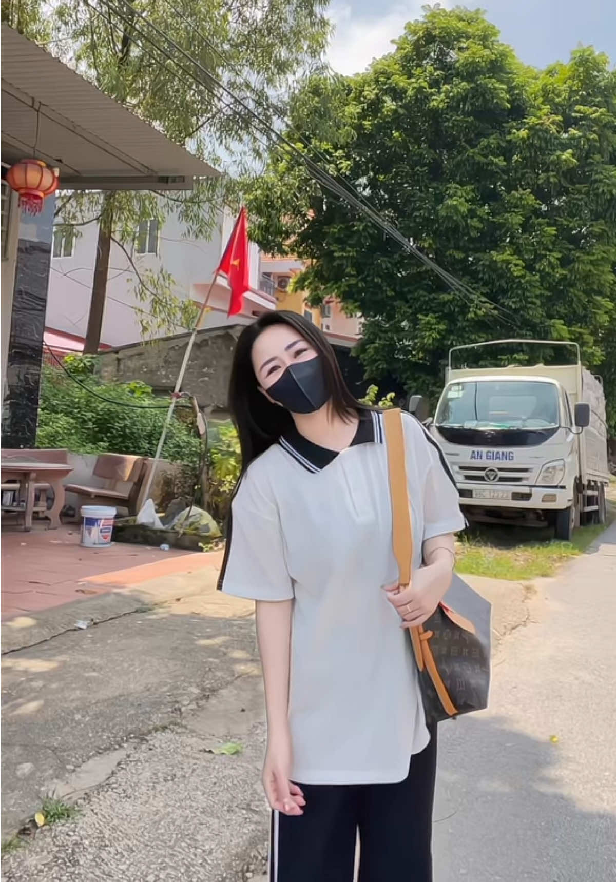 Anh phải hạnh phúc nhá#xuhuongtiktok #thoitrangnu #moingaymotoutfit #donuxinh #viralvideo 