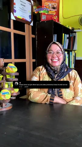 🍍 Ada pertanyaan dari @aquaaaaaaaaaaarius26 : Ampas nanasnya dipakai apa ya Bu, kalau yang diambil cuma sarinya? 👉 Bu Segarrr jawab: Ampas nanas itu nggak dibuang sia-sia loh, sudah ada yang membeli untuk diolah jadi makanan khas. Biasanya dipakai buat wajik kletik, madu mongso nanas, sampai dodol nanas. Jadi selain sarinya dipakai untuk minuman Segarrr Nanas, ampasnya juga tetap bermanfaat dan bernilai ekonomi. ♻️ Produksi Segarrr Nanas itu zero waste, semua bagian nanas masih bisa diolah. #Segarrrnanas #ponggok_blitar #Nanas #idemarketing #Blitar 