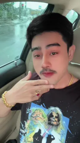 หน้าตาเข้มขรึมมึนๆนิดหน่อย😊😊☺️