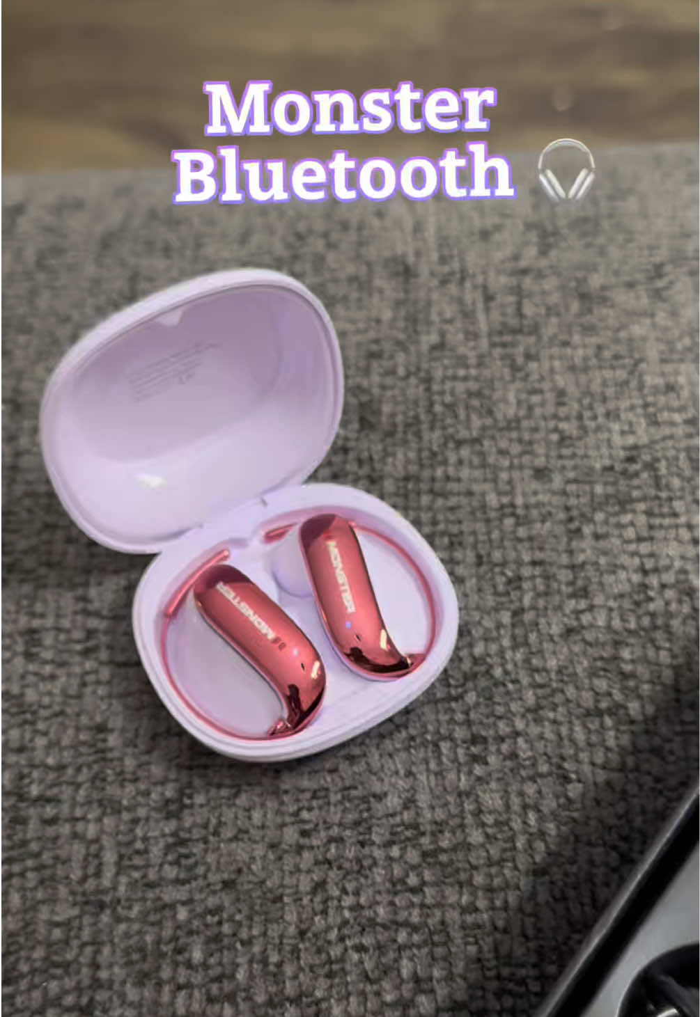 Gracias @Monster Official por enviarme estos audífonos🥰 Cuentan con: •Diseño de gancho de titanio de gravedad cero. •145 horas de paz y sin pánico por batería baja. •Cancelación de ruido. •Son cómodos y con tacto inteligente. •Sonido de alta calidad. #monsterofficial #headphones #paratii #contentcreator #earbuds 