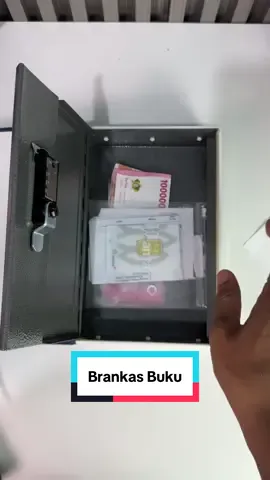 Brankas buku Deli cocok untuk nyimpen uang cash dengan aman dirumah. #brankasmini #brankasbuku #brankasbentukbuku #kotakuang 