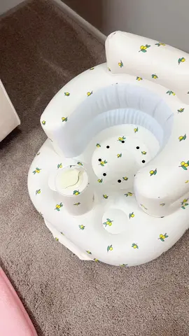Asiento inflable para los bebés es muy cómoda,práctica y se puede inflar fácil #asiento #inflable #tinygo #baby 